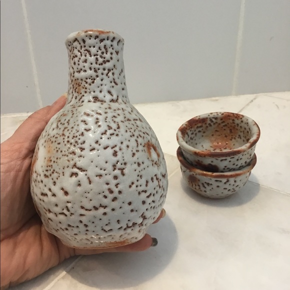 Vintage Japanese “Shino” ware Sake set - Picture 3 of 7